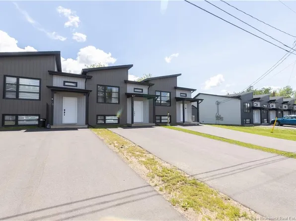 30 Beau Domaine Ct, Dieppe, NB E1A 9H5