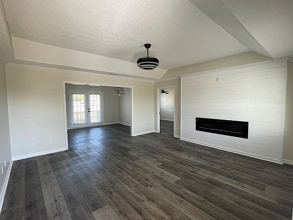 4th image of 413 Corn Ave