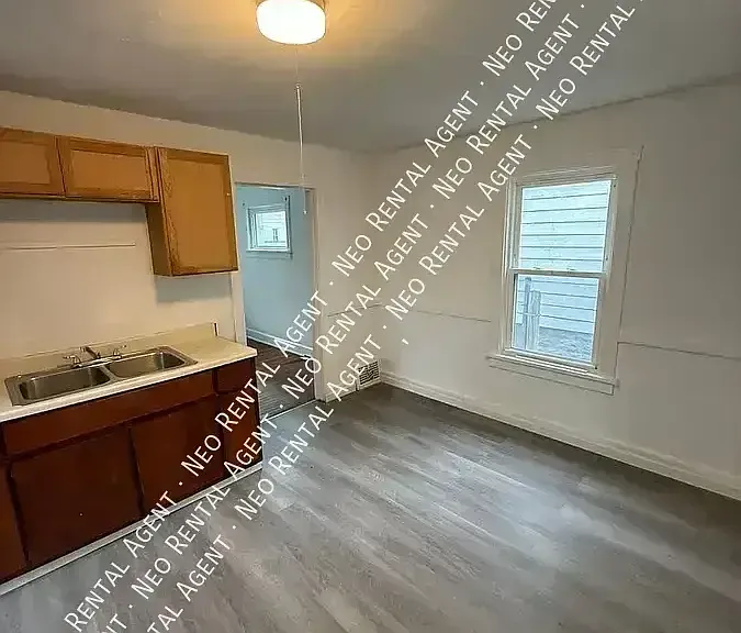 10214 Avon Ave — Photo 2