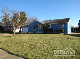 9 Bent Twig Ln, Ewing, NJ 08638