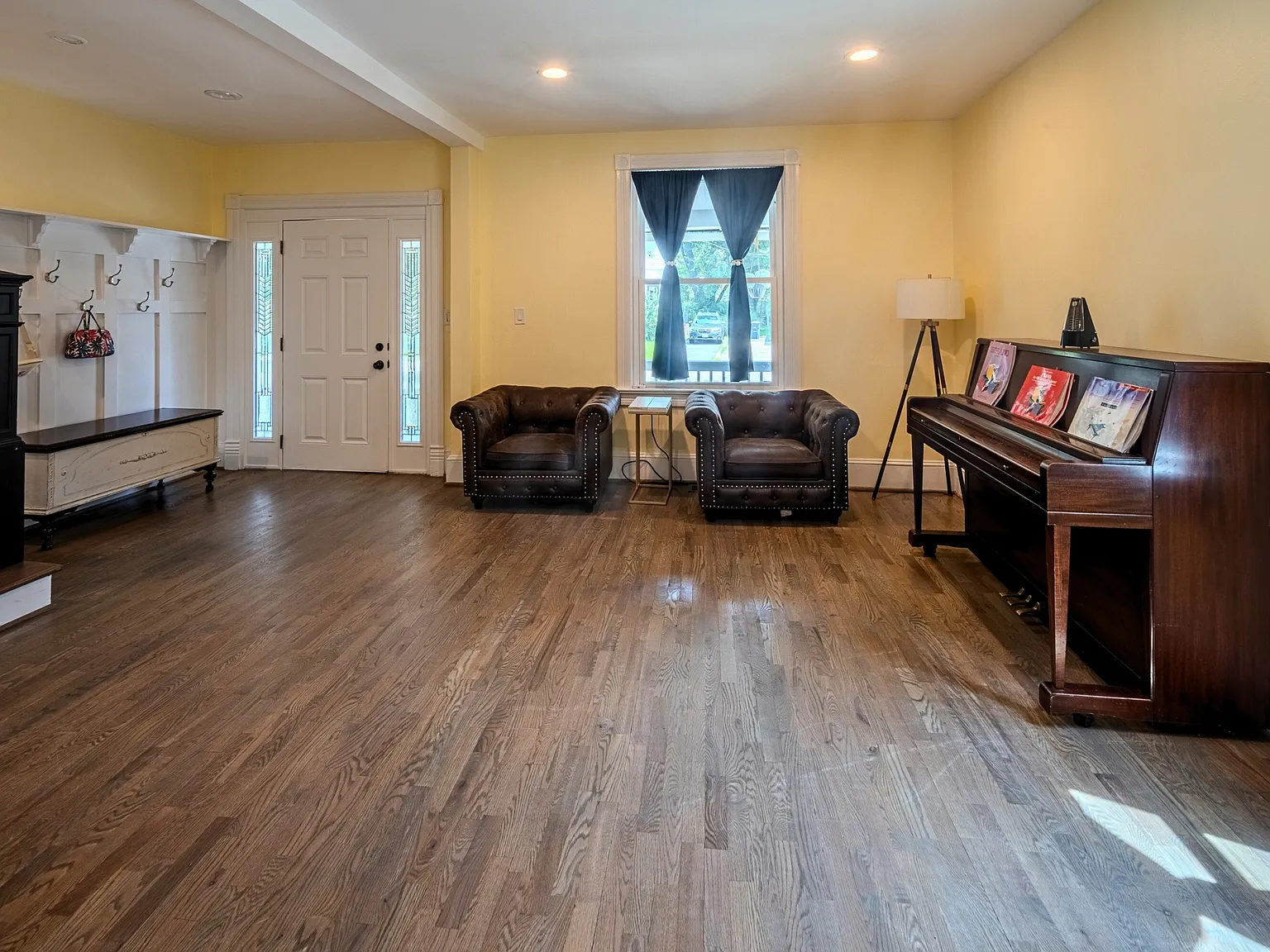6 bed, 1752 sqft, $4,000 — Photo 4