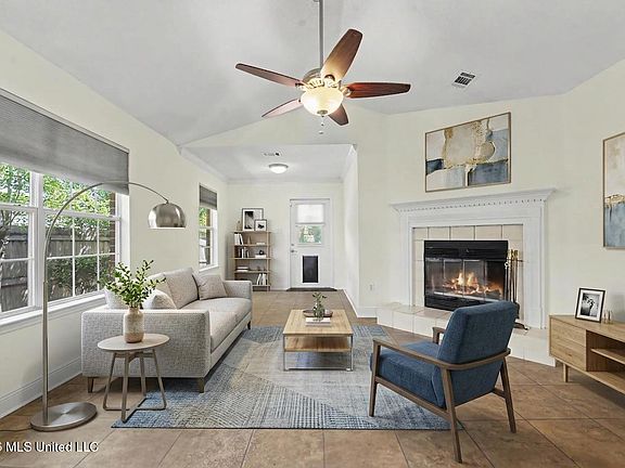 3rd image of 17008 Date Palm Dr