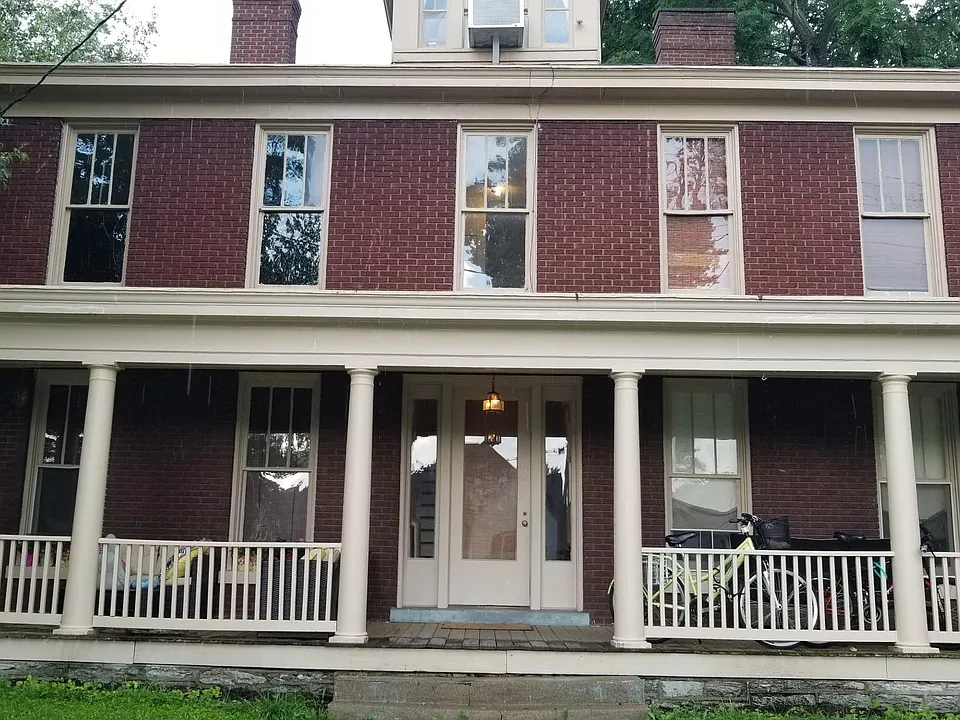 132 Old Park Ave #2