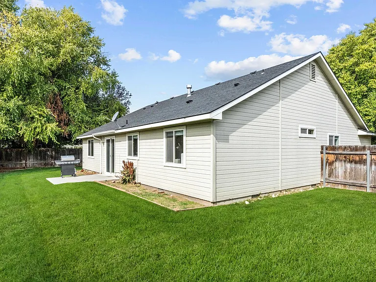 1847 W Whitestone Ct — Photo 31