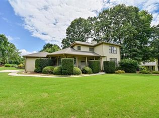 404 Lovinggood Landing Dr, Woodstock, GA 30189