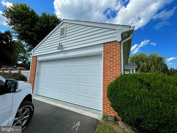 3rd image of 120 Briarcliff Ln
