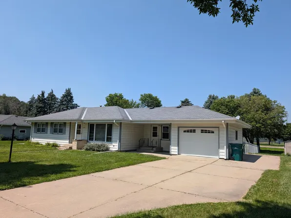 209 Hillcrest Way, Le Sueur, MN 56058