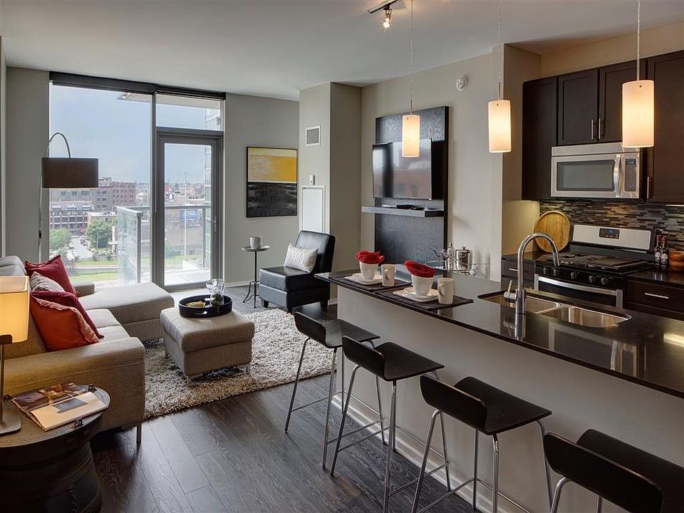 1st image of 123 N Desplaines St APT 1711
