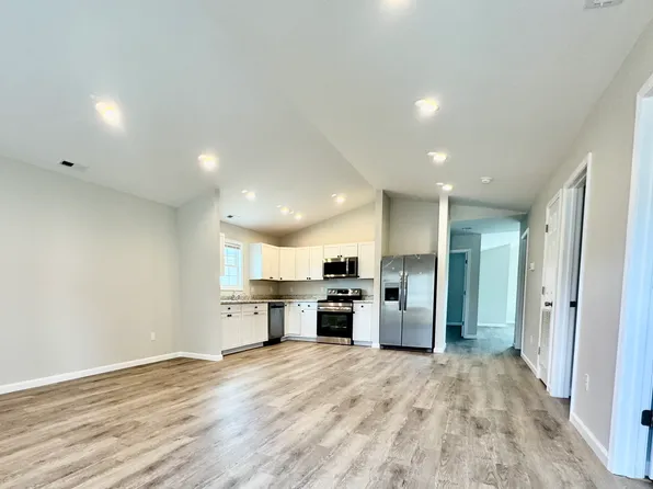 96 Duncan Ln, Radford, VA 24141