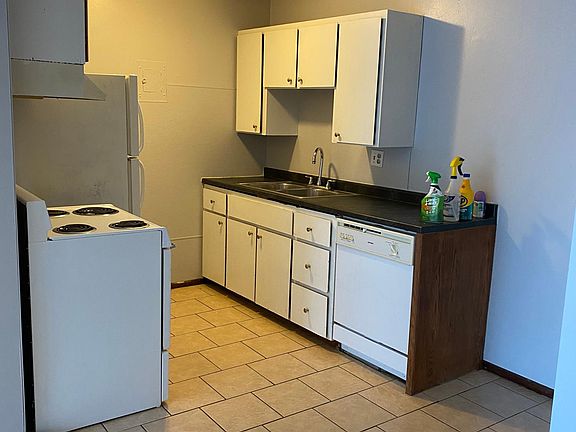 3rd image of 900 21st Ave S #108