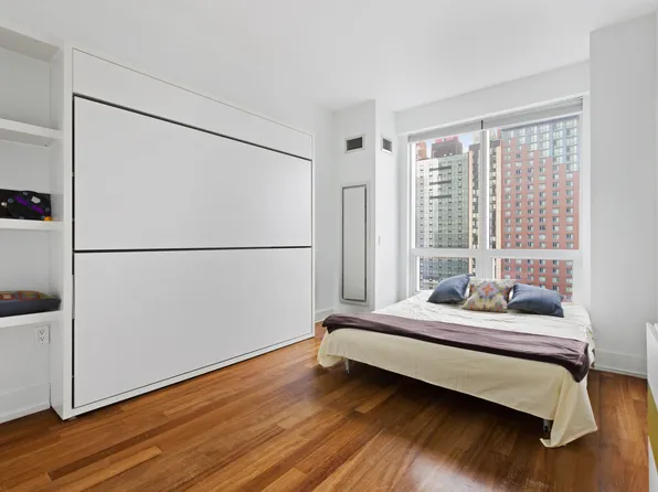 350 West 42nd Street image 9 of 10