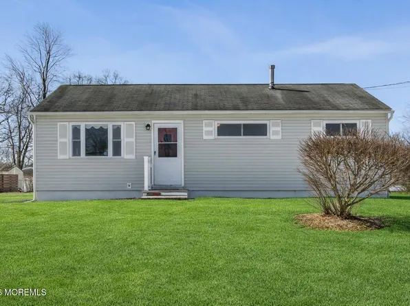 9 Spruce Road, Howell, NJ 07731