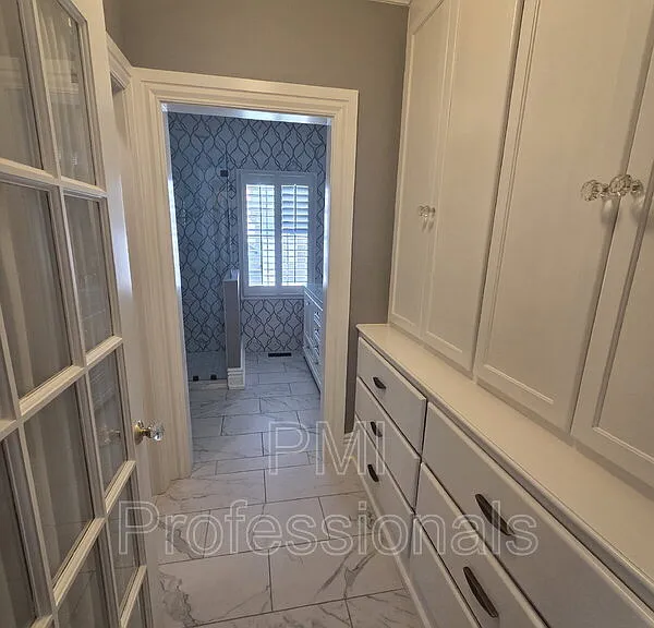 401 E Main St — Photo 11