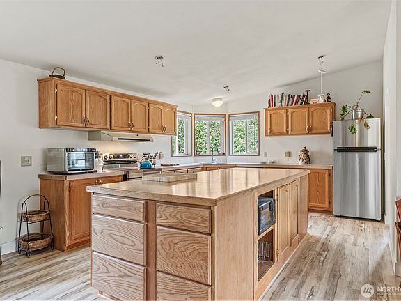 3rd image of 314 TAYLOR Street