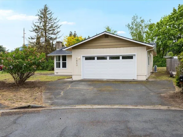 1840 Conestoga Dr, Grants Pass, OR 97527