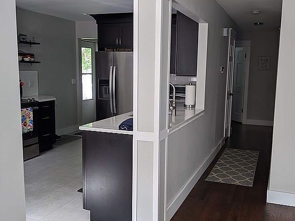 5th image of 132 Pine St