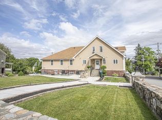 2711 Riverside Ave, Somerset, MA 02726