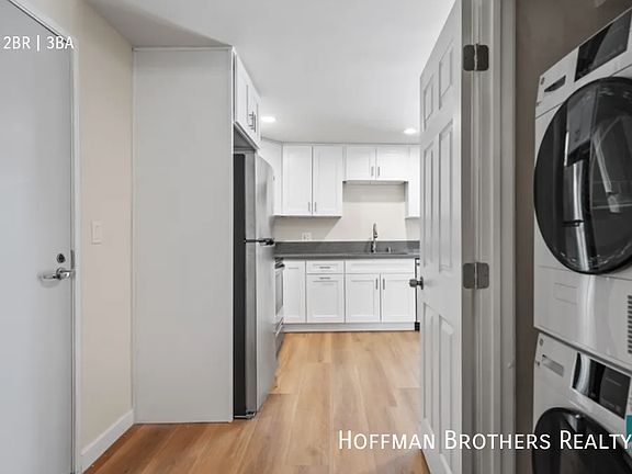 4th image of 1448 Armacost Ave #105