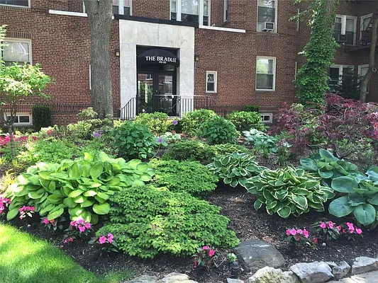 Sold by R New York | media 18