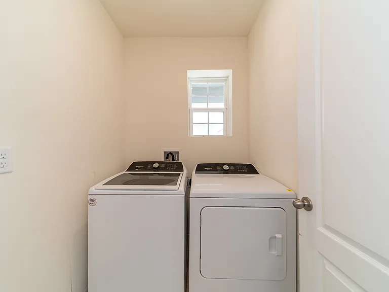 1181 Cascades Ave — Photo 4