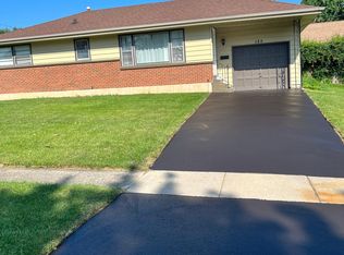 125 Arthur Dr, Woodstock, IL 60098