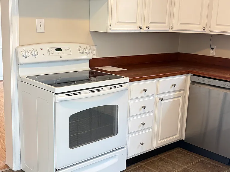 1114 Cooper Dr #1 — Photo 8