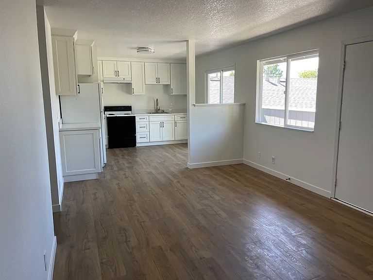 2424 Kenton Ct #C — Photo 4