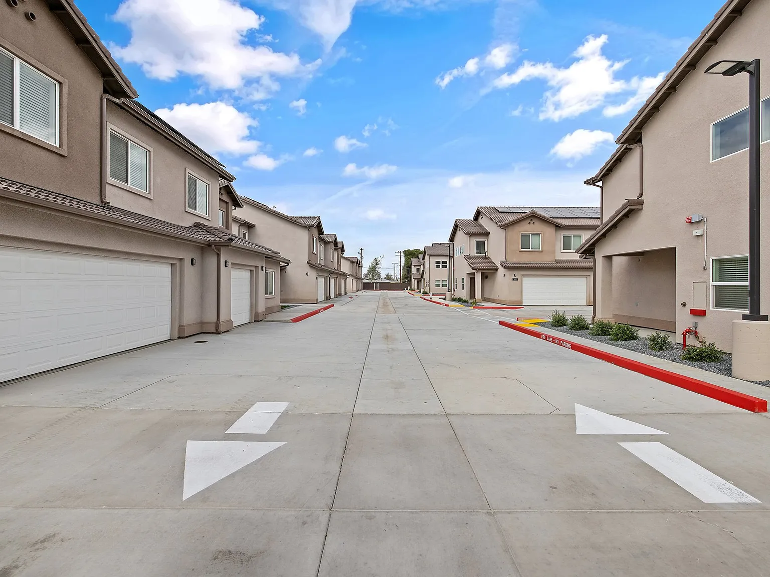 3 bed, 2.5 bath, 1335 sqft, $1,850 — Photo 4