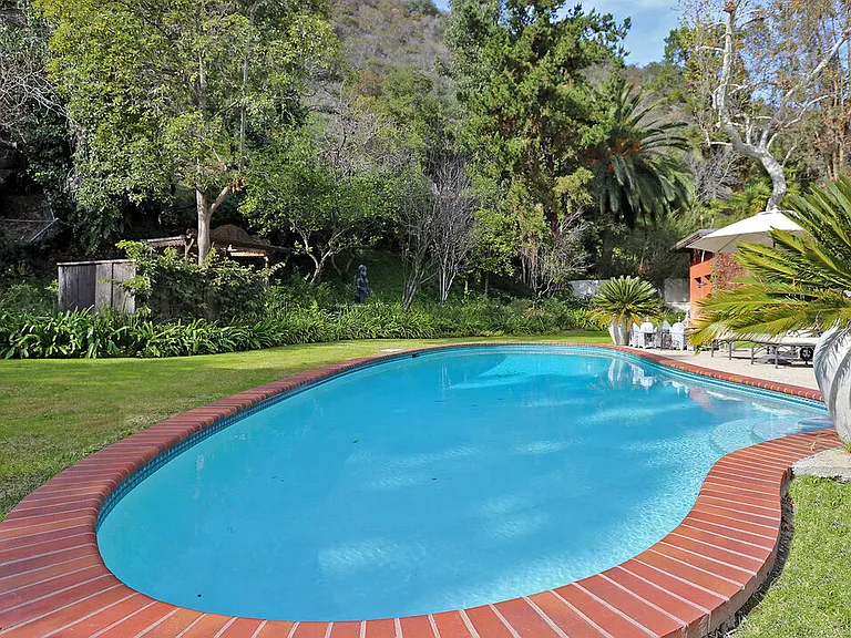 2673 Mandeville Canyon Rd — Photo 25