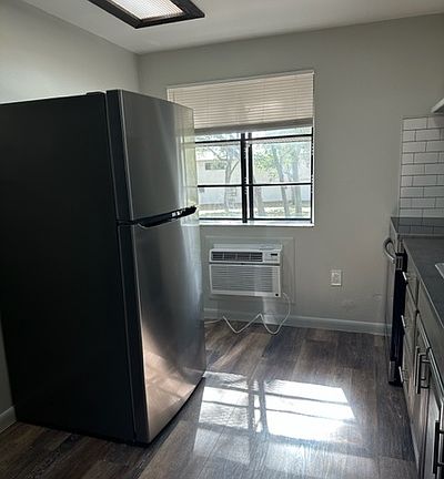 5th image of 2122 Bradford St APT 521