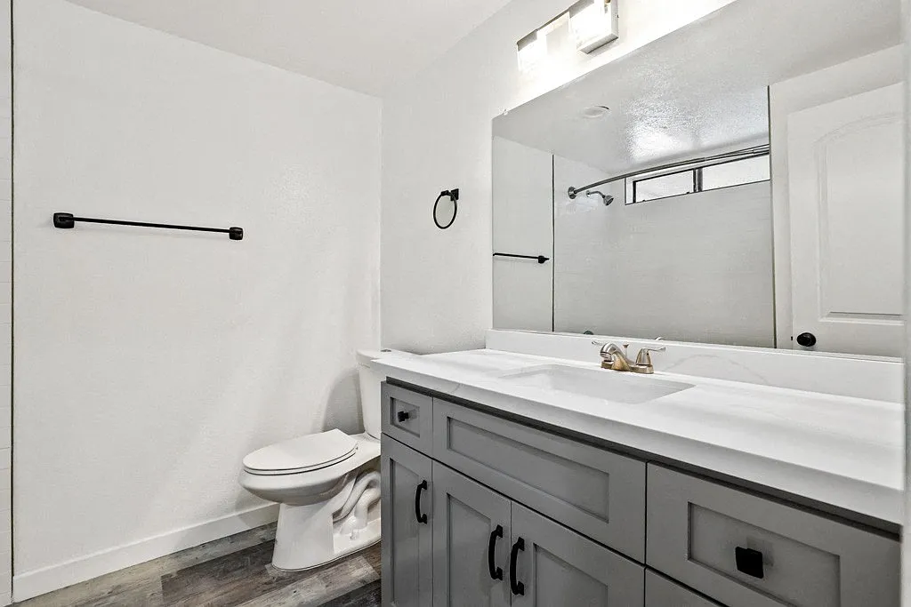 Hamilton Courtyard Apartments — Photo 4