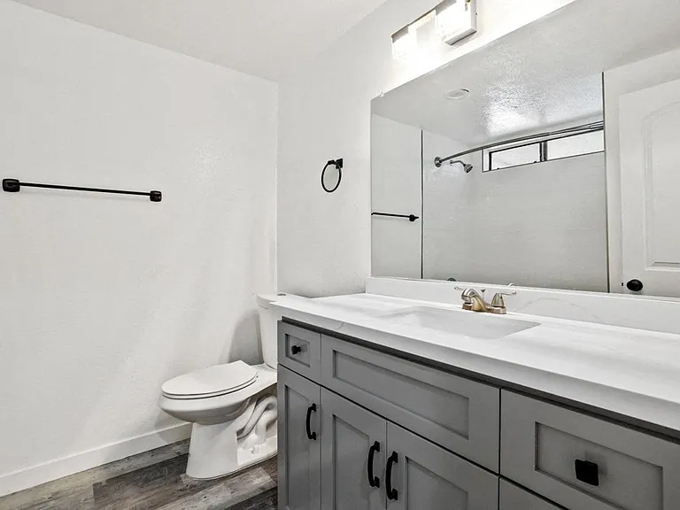 Hamilton Courtyard Apartments — Photo 4