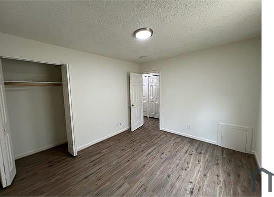 5th image of 404 Roxana Rd