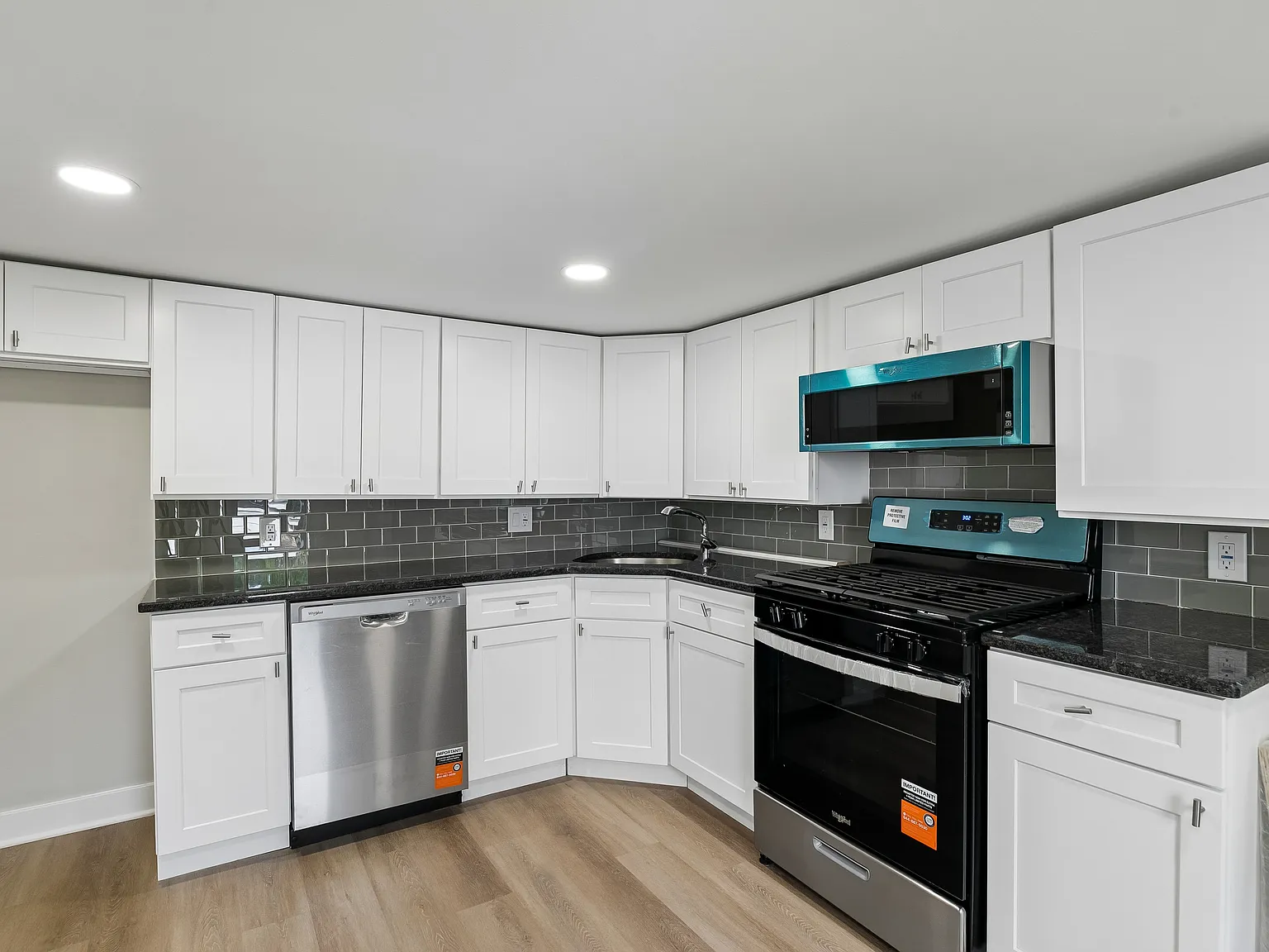 3 bed, 1500 sqft, $2,950 — Photo 3