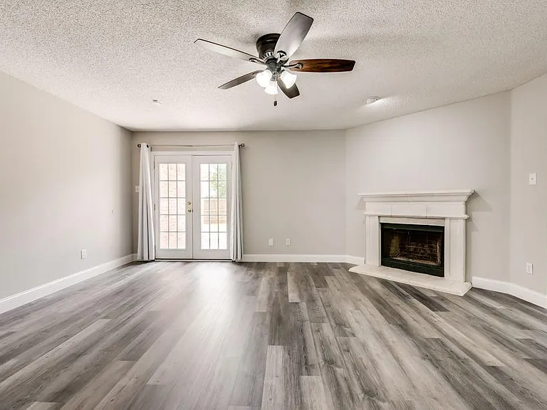 10717 Pineview Ln — Photo 7