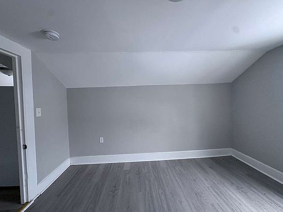 4th image of 122 Derby Ave #33