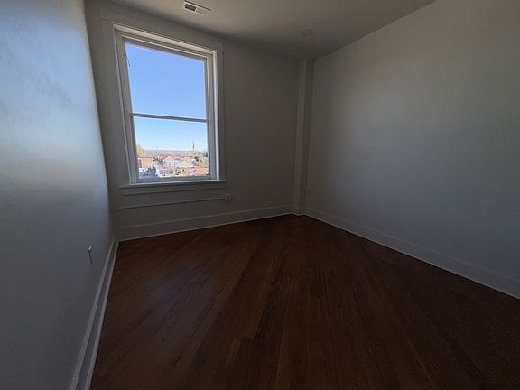 2nd image of 901 5th St #301