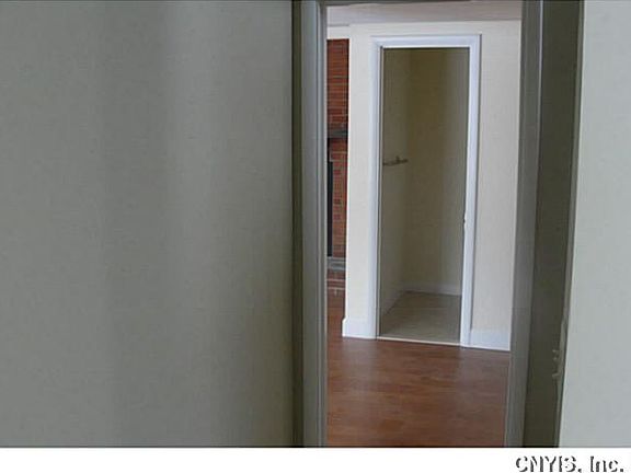 5th image of 121 Washburn Dr