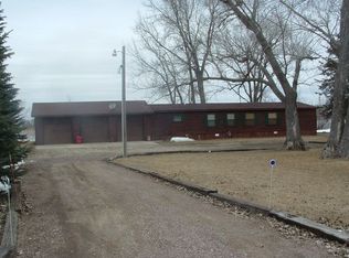 12802 S Shore Dr, Aberdeen, SD 57401