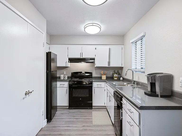 Oak Park Townhomes — Photo 3