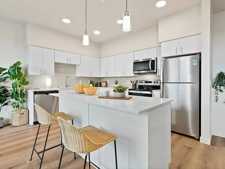 Spacious and Modern Kitchen