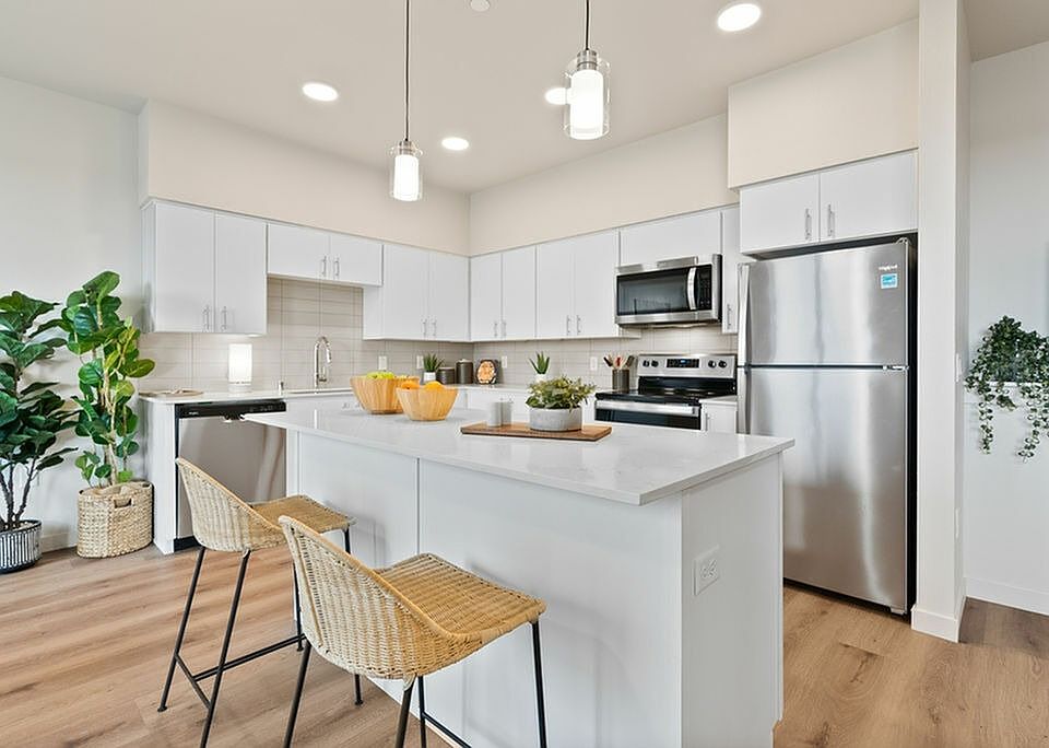 Spacious and Modern Kitchen