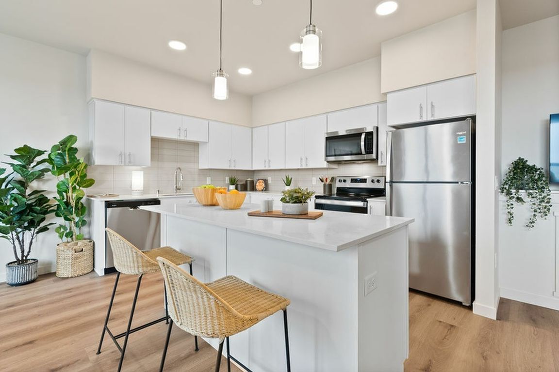Spacious and Modern Kitchen
