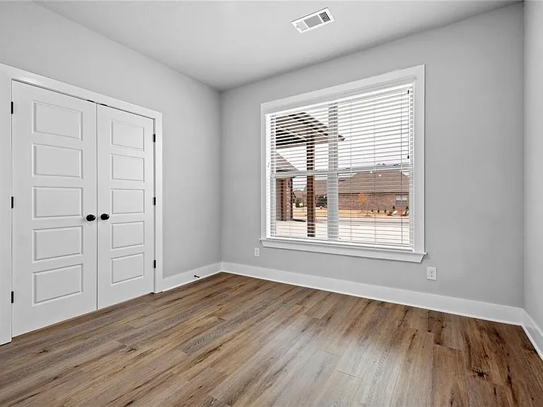 3306 Rosemont Ave — Photo 18