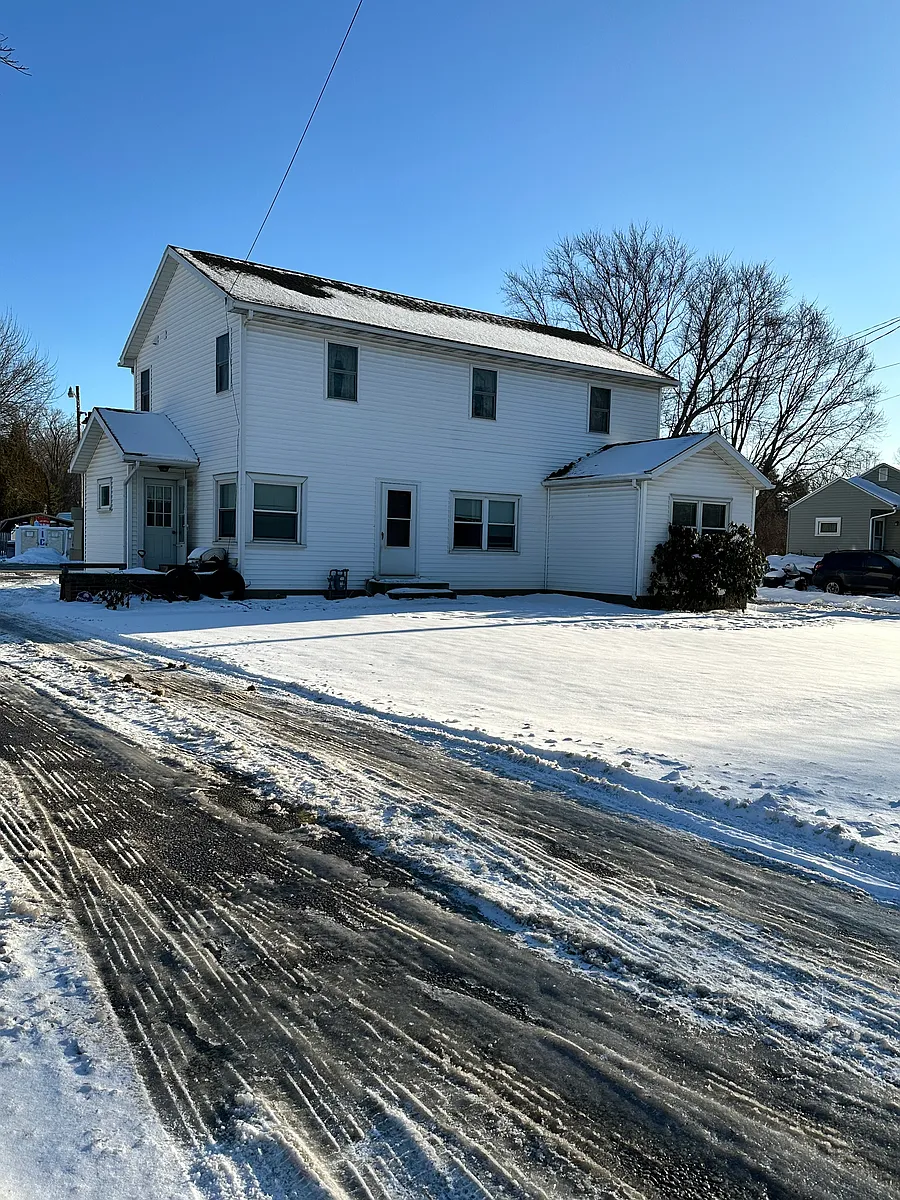 Building Photo - 6821 W Lake Rd #1