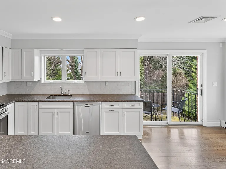 65 E River Rd #20 — Photo 3