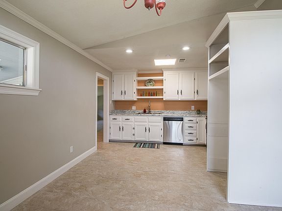 4th image of 361 Willow Ave