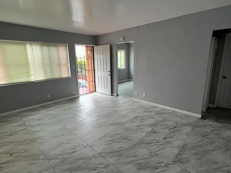 3739 Teak St — Photo 2