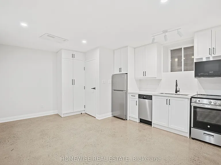 2563 Dundas St W #5 — Photo 2