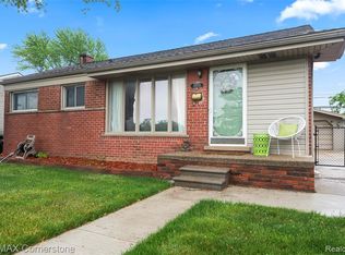 33501 Rosslyn Ave, Garden City, MI 48135